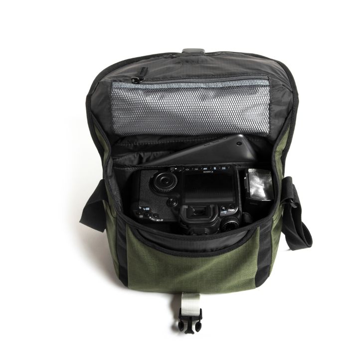 crumpler proper roady 2.0 camera sling 2500