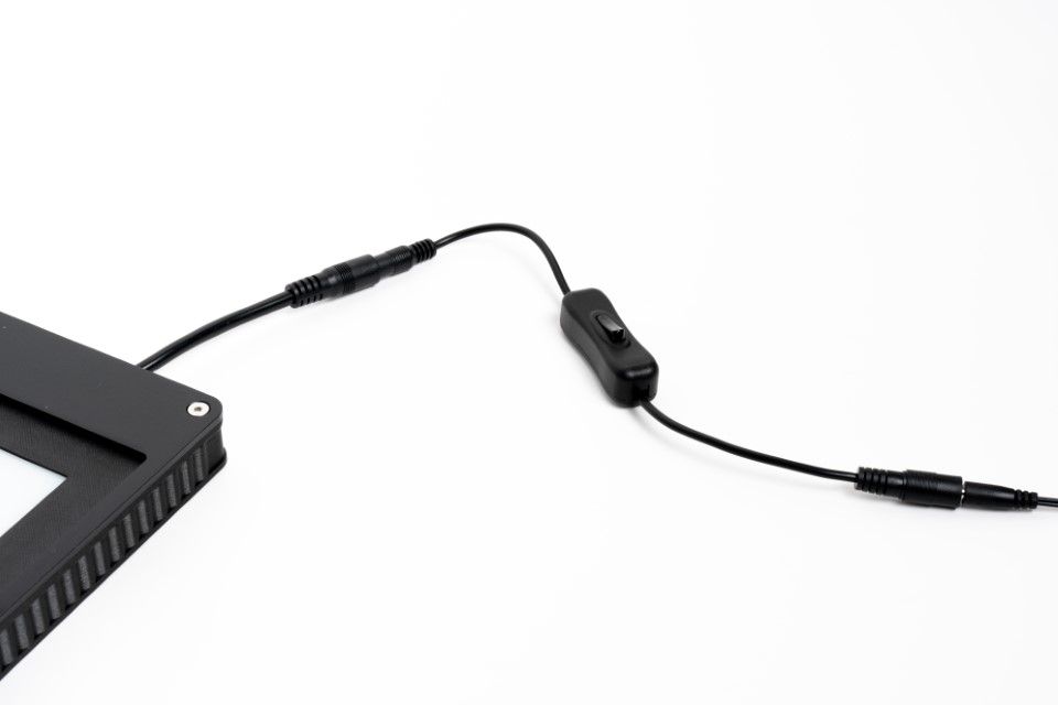 Negative Supply In-line Power Switch for Negative Supply Light Sources